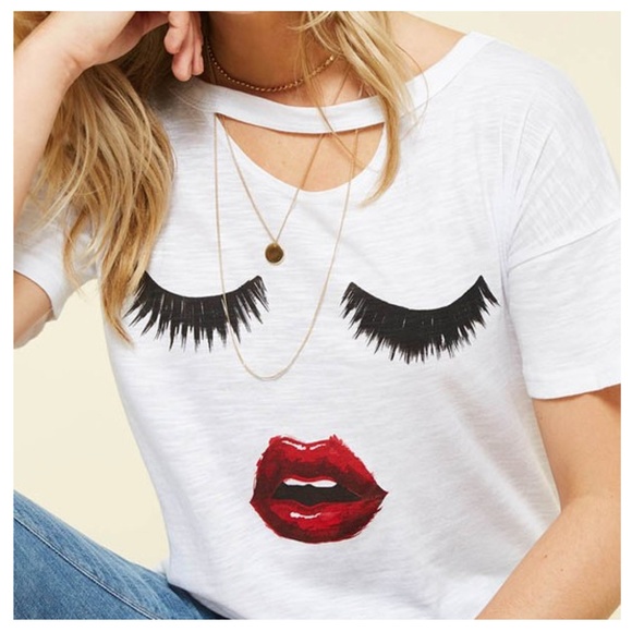🦋MAKE AN OFFER!🦋White Top, Eyelashes and Lips - Picture 3 of 3